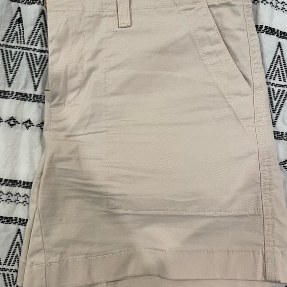 Lilly Pulitzer shorts. Cream color. Size 0 - Picture 3 of 6